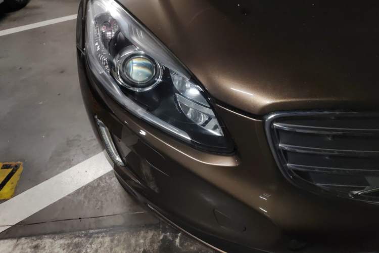Used Volvo XC60 2016 T5 Smart Version Right Front Headlight