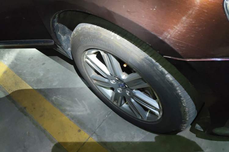 Used Volvo XC60 2016 T5 Smart Version Right Front Wheel Hub