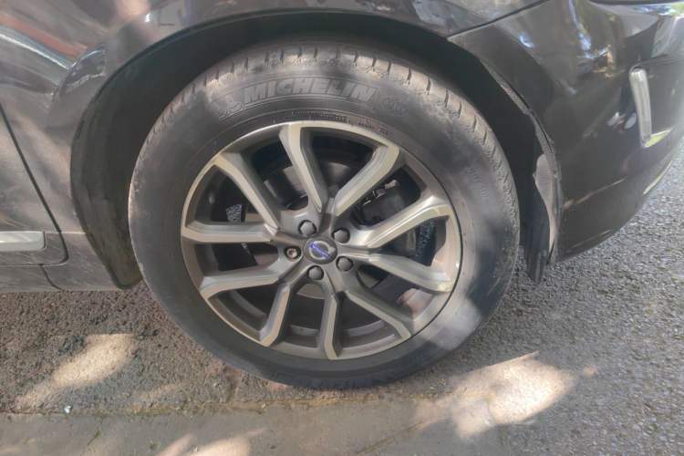Used Volvo XC60 2016 T5 AWD Smart Drive Edition Right Front Wheel Hub