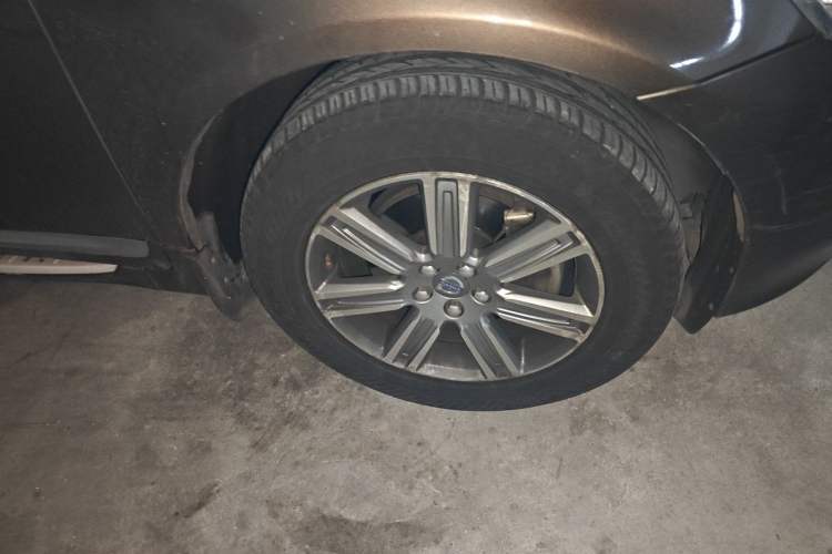 Used Volvo XC60 2016 T5 Smart Version Right Front Wheel Hub