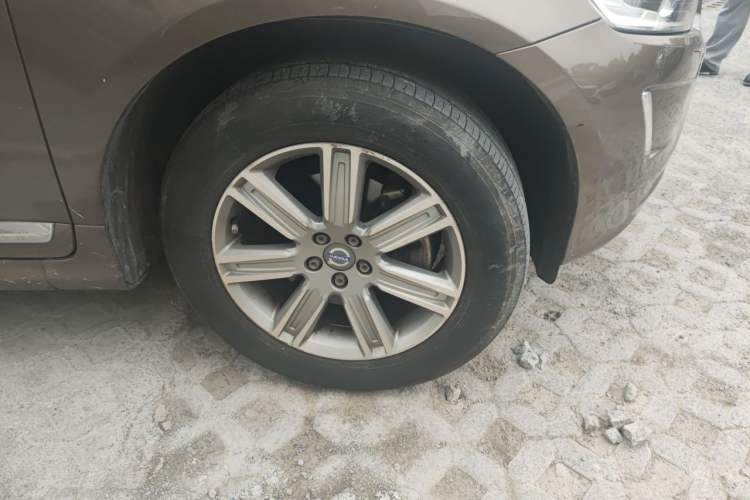 Used Volvo XC60 2016 T5 Smart Version Right Front Wheel Hub
