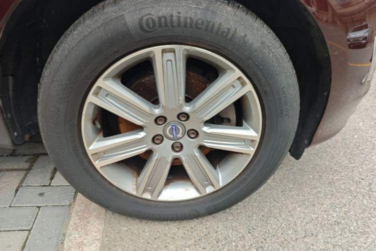 Used Volvo XC60 2016 T5 Smart Version Right Front Wheel Hub