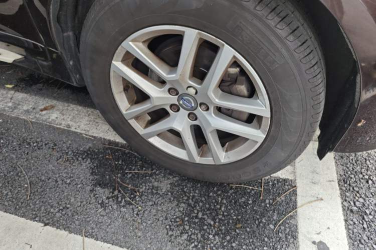 Used Volvo XC60 2016 T5 Smart Version Right Front Wheel Hub