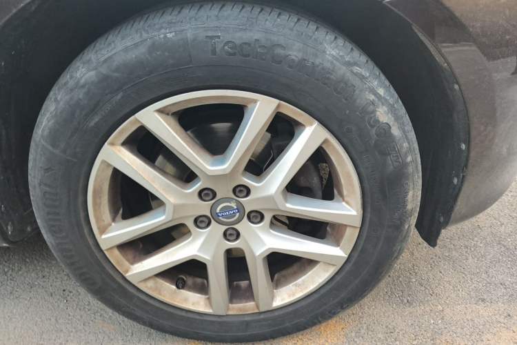 Used Volvo XC60 2016 T5 AWD Zhiyuan Edition Right Front Wheel Hub