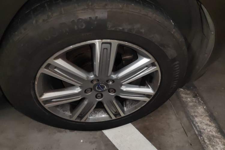 Used Volvo XC60 2016 T5 Smart Version Right Front Wheel Hub