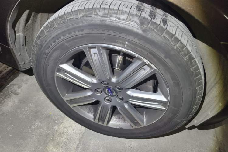 Used Volvo XC60 2016 T5 Smart Version Right Front Wheel Hub