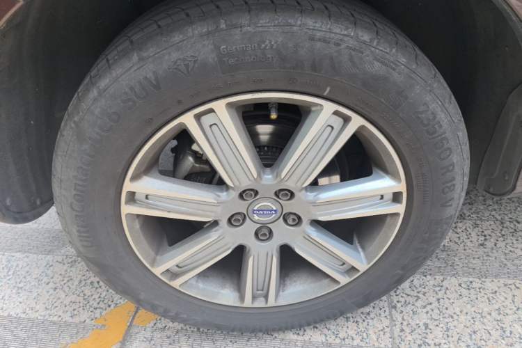 Used Volvo XC60 2016 T5 AWD Zhiyuan Edition Right Rear Wheel Hub