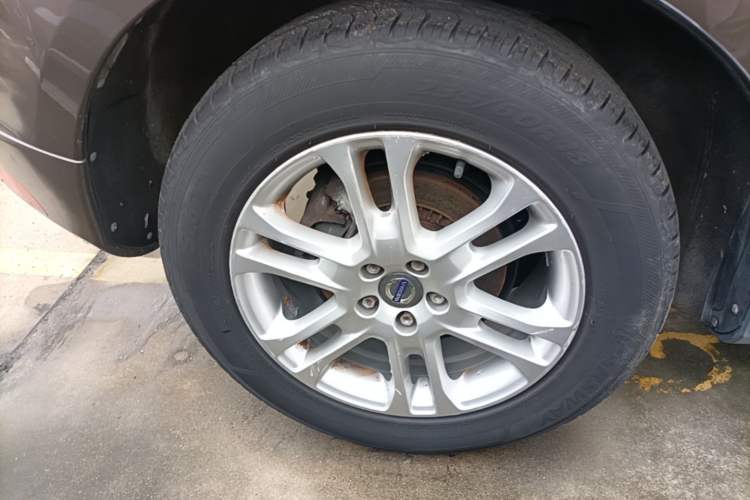 Used Volvo XC60 2016 T5 Smart Drive Edition Right Rear Wheel Hub