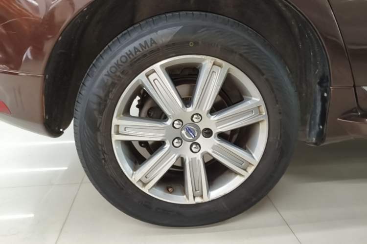 Used Volvo XC60 2016 T5 AWD Zhiyuan Edition Right Rear Wheel Hub
