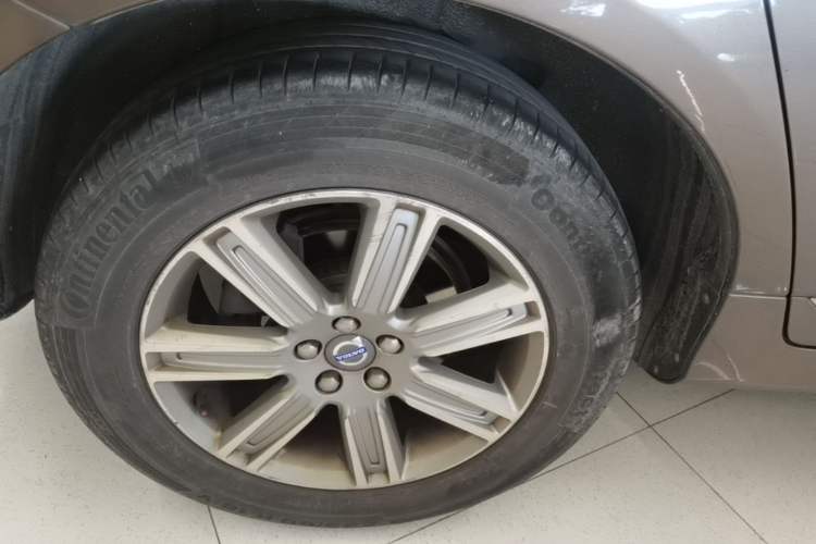 Used Volvo XC60 2016 T5 Smart Version Right Rear Wheel Hub