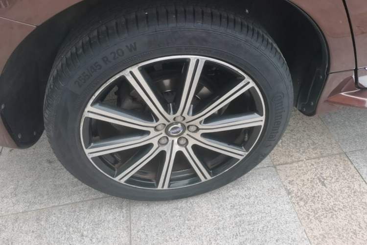 Used Volvo XC60 2016 T6 AWD Zhiyue Edition Right Rear Wheel Hub