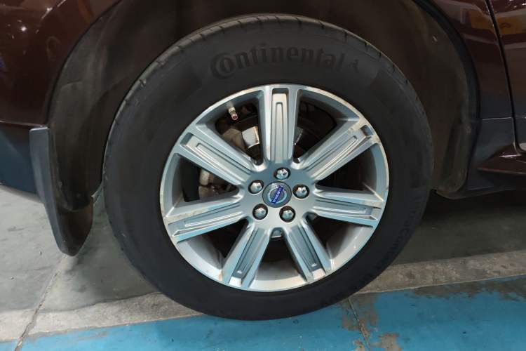 Used Volvo XC60 2016 T5 AWD Zhiyuan Edition Right Rear Wheel Hub