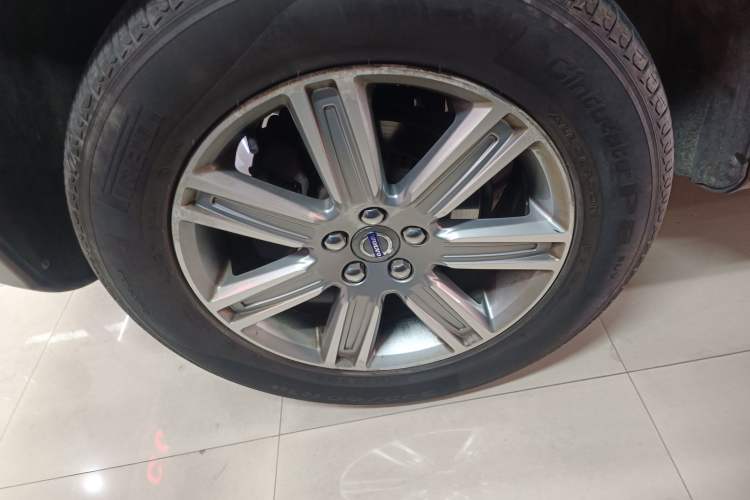 Used Volvo XC60 2016 T5 Smart Version Right Rear Wheel Hub