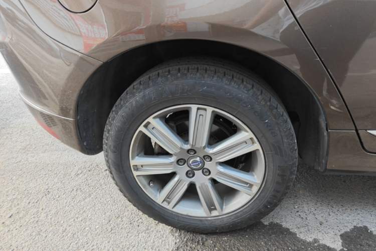 Used Volvo XC60 2016 T5 AWD Zhiyuan Edition Right Rear Wheel Hub