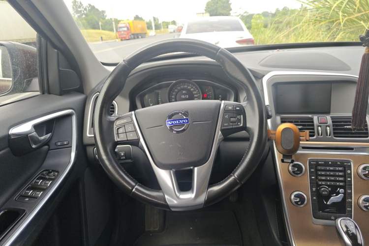 Used Volvo XC60 2016 T5 Smart Upgrade Model Steering Wheel
