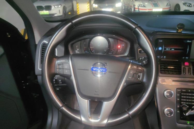 Used Volvo XC60 2016 T5 Smart Version Steering Wheel