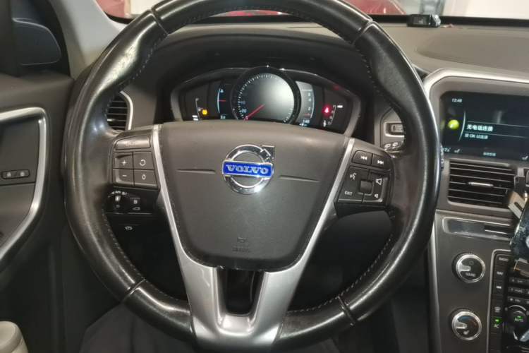 Used Volvo XC60 2016 T5 Smart Version Steering Wheel