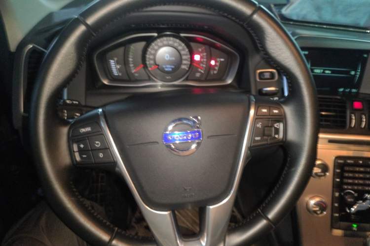 Used Volvo XC60 2016 T5 Smart Upgrade Model Steering Wheel