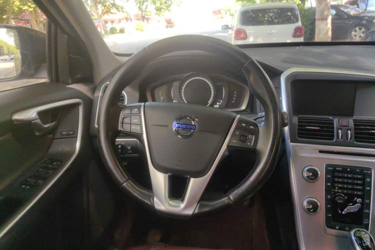 Used Volvo XC60 2016 T5 AWD Smart Drive Edition Steering Wheel