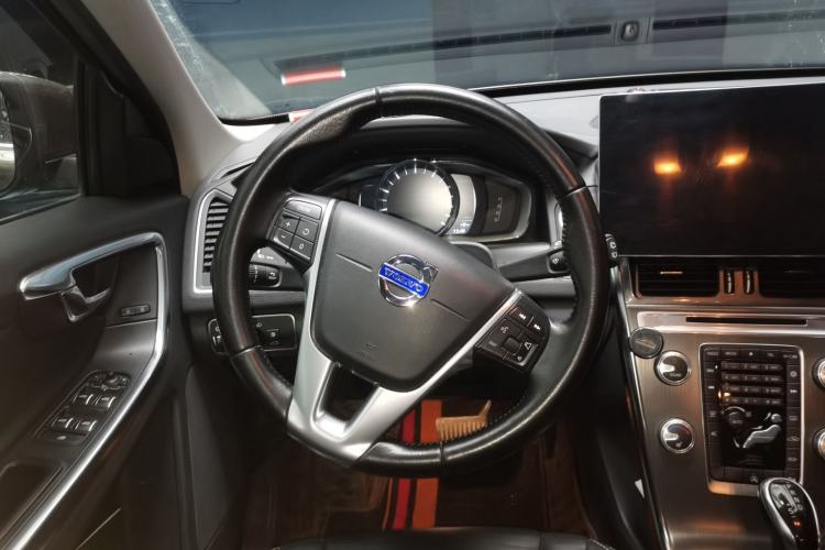 Used Volvo XC60 2016 T5 Smart Version Steering Wheel