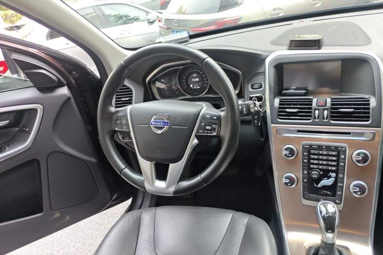 Used Volvo XC60 2016 T5 Smart Version Steering Wheel