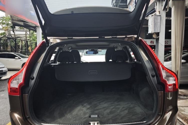 Used Volvo XC60 2016 T5 Smart Version Trunk