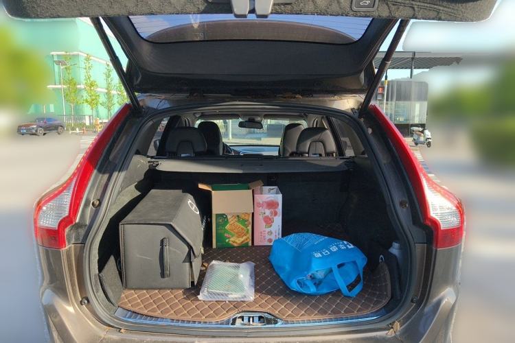 Used Volvo XC60 2016 T5 Smart Version Trunk