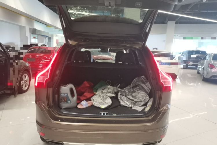 Used Volvo XC60 2016 T5 Smart Version Trunk