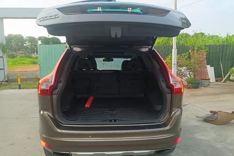Used Volvo XC60 2016 T5 Smart Upgrade Model Trunk