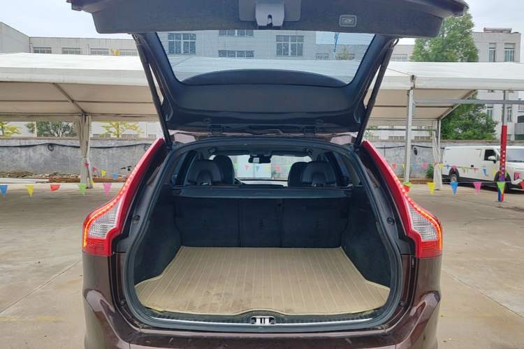 Used Volvo XC60 2016 T5 AWD Smart Drive Edition Trunk