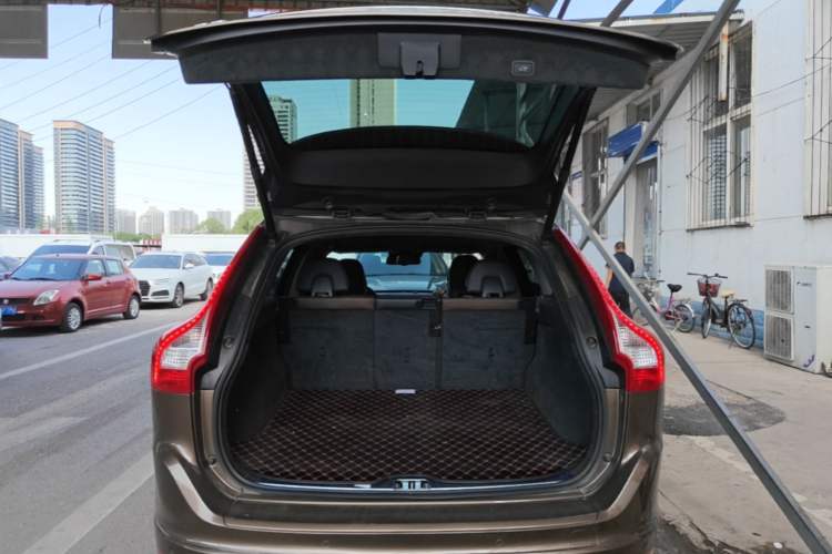 Used Volvo XC60 2016 T5 AWD Zhiyuan Edition Trunk