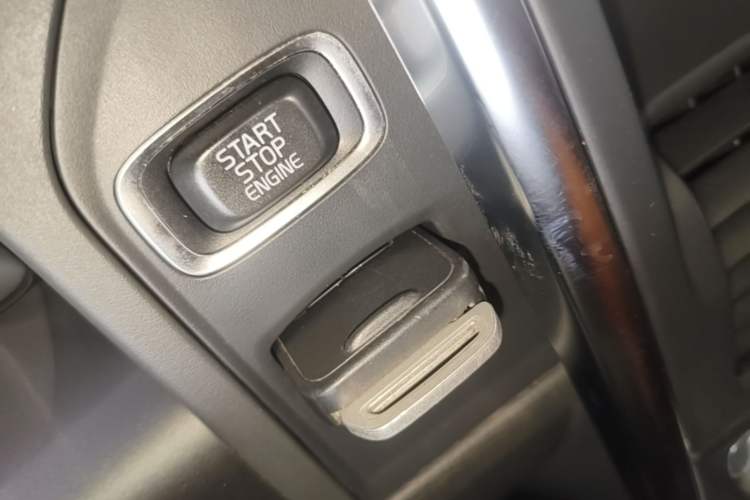 Used Volvo XC60 2016 T5 Smart Version Vehicle Key
