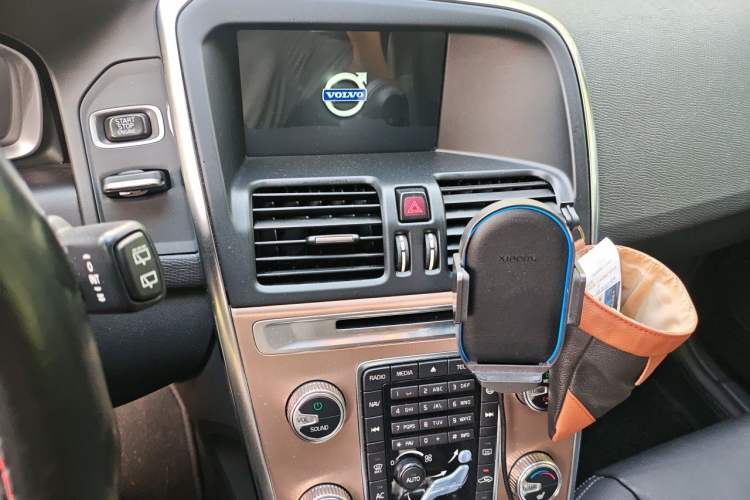 Used Volvo XC60 2016 T5 Smart Upgrade Model Audio And AC Panel