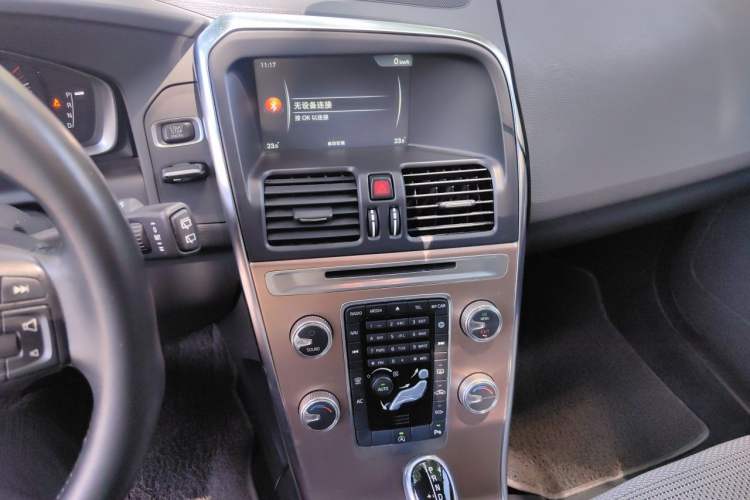Used Volvo XC60 2016 T5 Smart Drive Edition Audio And AC Panel