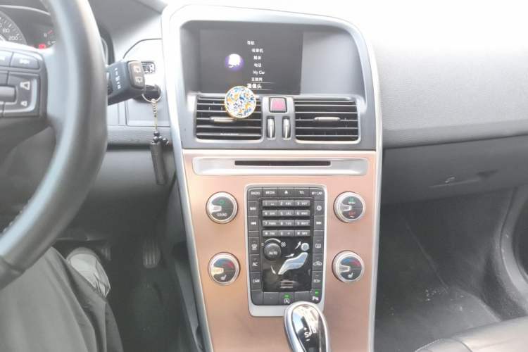 Used Volvo XC60 2016 T5 Smart Upgrade Model Audio And AC Panel