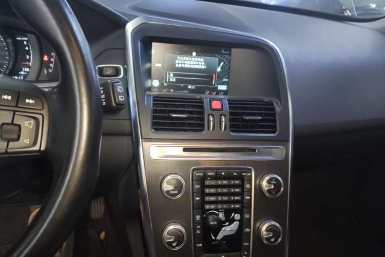 Used Volvo XC60 2016 T5 Smart Version Audio And AC Panel