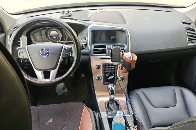 Used Volvo XC60 2016 T5 Smart Upgrade Model Center Console