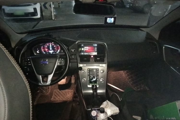 Used Volvo XC60 2016 T5 AWD Zhiyuan Edition Center Console