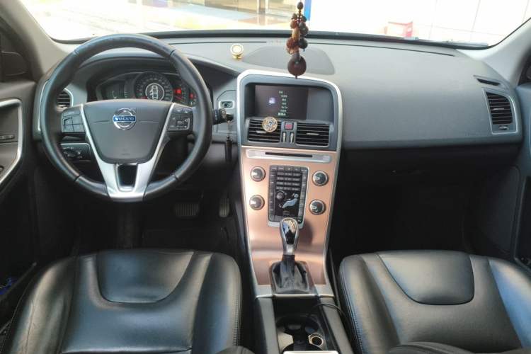Used Volvo XC60 2016 T5 Smart Upgrade Model Center Console
