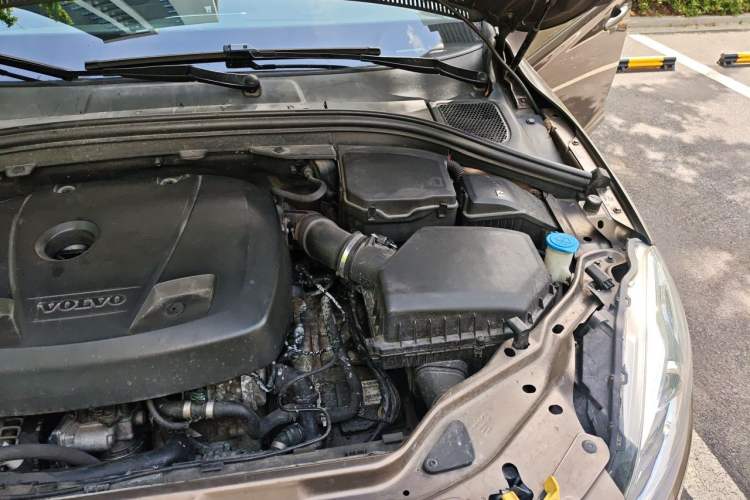 Used Volvo XC60 2016 T5 Smart Upgrade Model Engine Bay Left