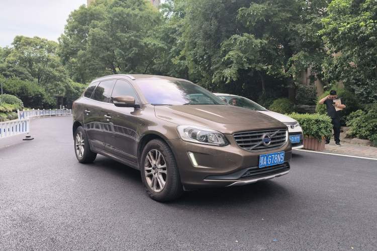 Used Volvo XC60 2016 T5 Smart Upgrade Model Exterior 2