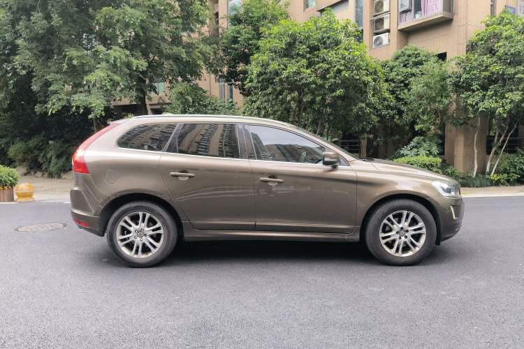 Used Volvo XC60 2016 T5 Smart Upgrade Model Exterior 3