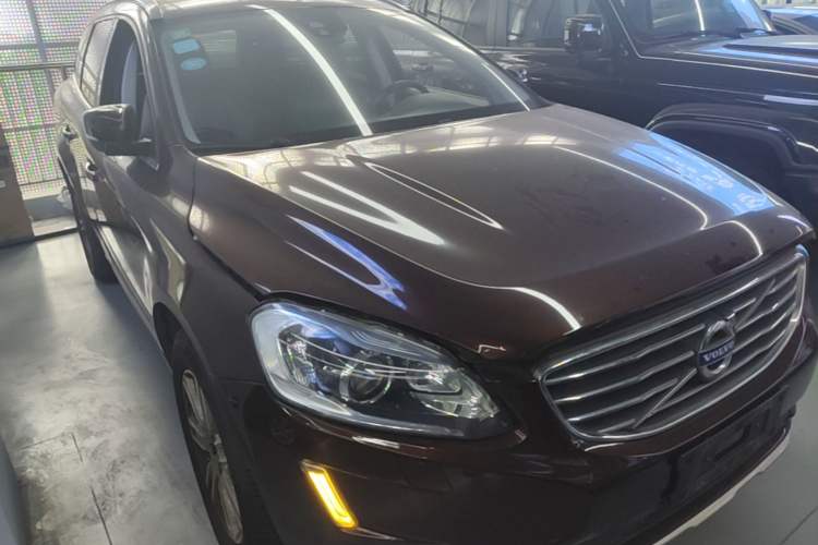 Used Volvo XC60 2016 T5 Smart Version Front Right 45 Deg