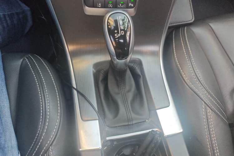 Used Volvo XC60 2016 T5 AWD Zhiyuan Edition Gear Lever