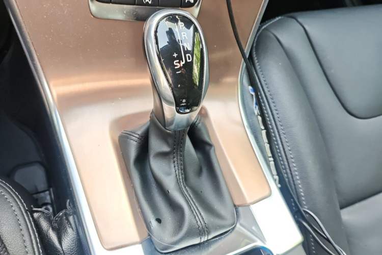 Used Volvo XC60 2016 T5 Smart Upgrade Model Gear Lever