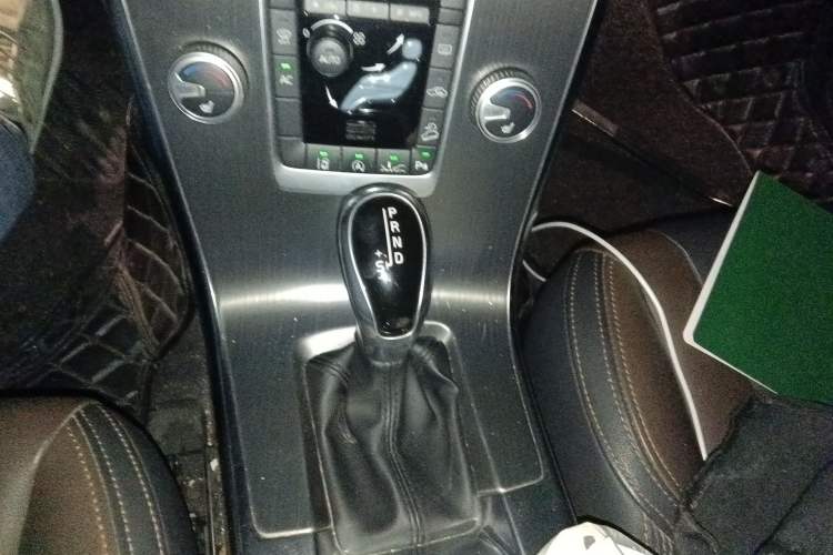 Used Volvo XC60 2016 T5 AWD Zhiyuan Edition Gear Lever