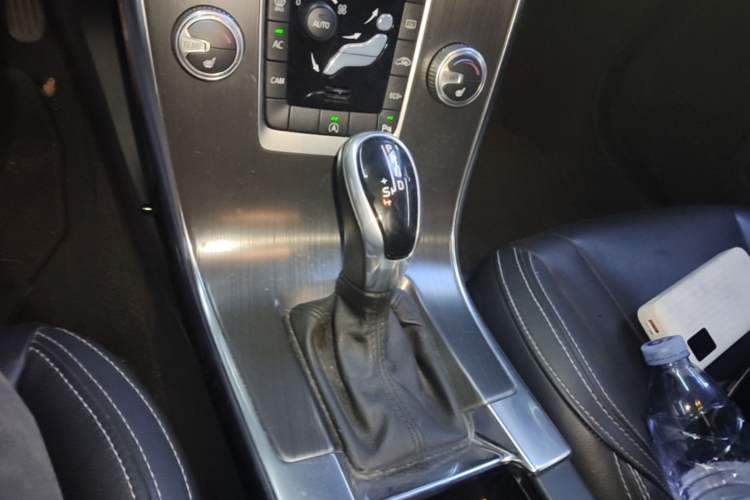 Used Volvo XC60 2016 T5 Smart Version Gear Lever