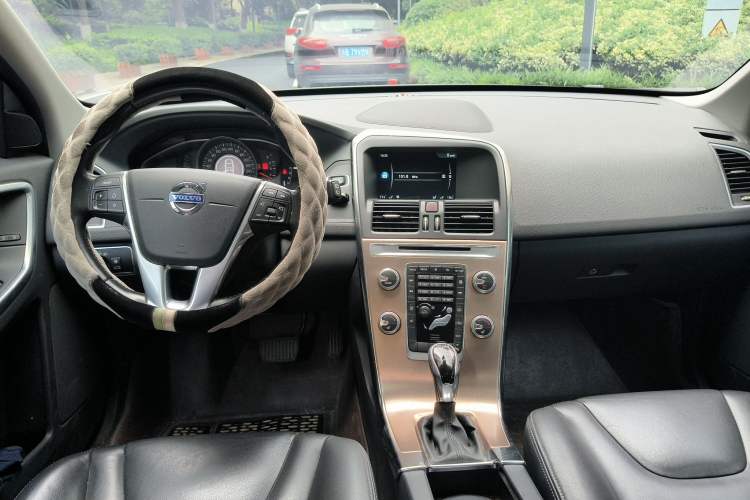 Used Volvo XC60 2016 T5 Smart Upgrade Model Interior 3