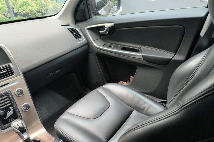 Used Volvo XC60 2016 T5 Smart Upgrade Model Interior 5