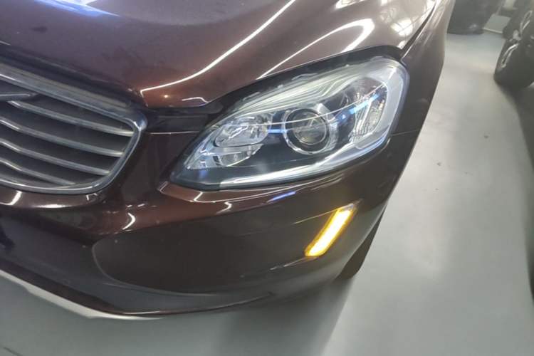 Used Volvo XC60 2016 T5 Smart Version Left Front Headlight